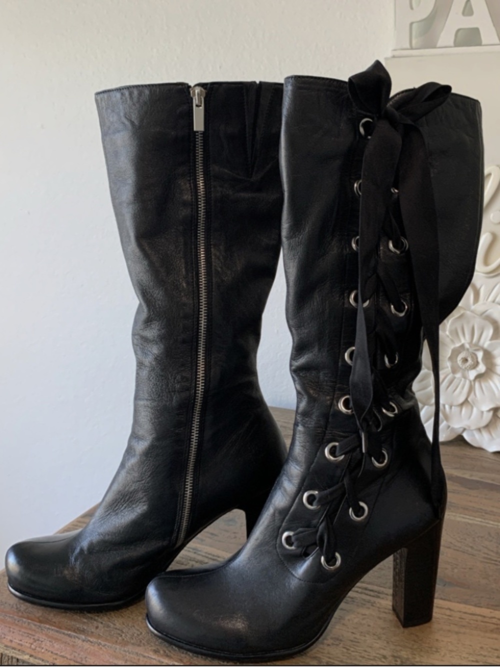 Beverly Feldman Black Leather Knee High Lace Up Ribbon Heeled Boots Size 10M